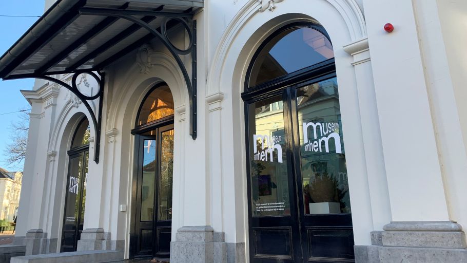 Museum Arnhem zet professionele kunstenaars buitenspel